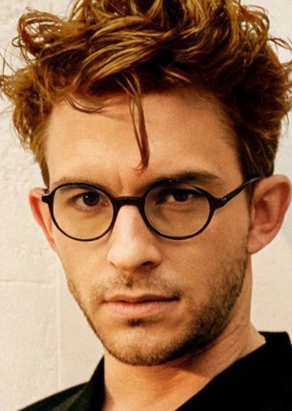 Jonathan Bailey photo