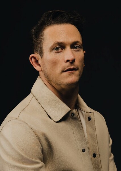 Jonathan Tucker photo