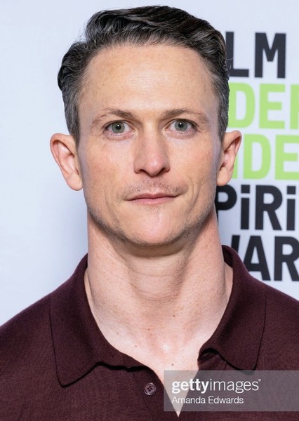 Jonathan Tucker photo