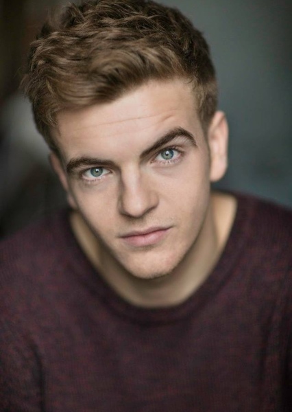 Jonno Davies photo