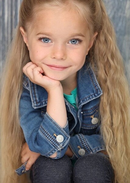 holly wheeler(Child 2020s)