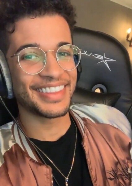 Jordan Fisher photo