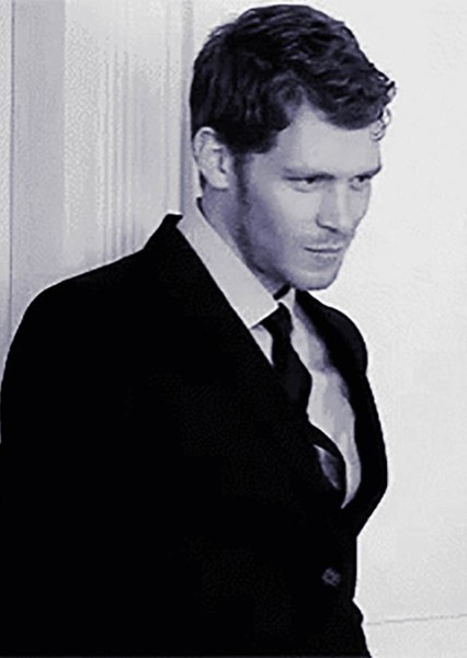 Joseph Morgan photo
