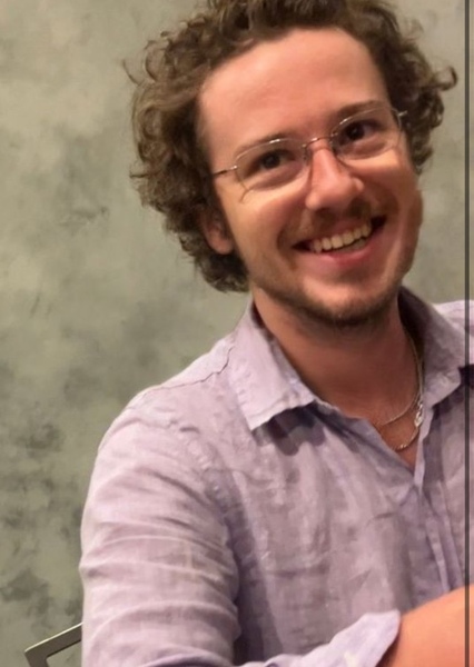 Joseph Quinn photo