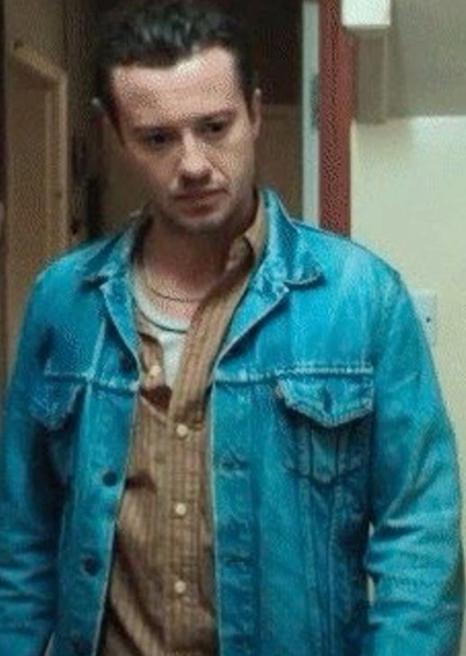 Joseph Quinn photo