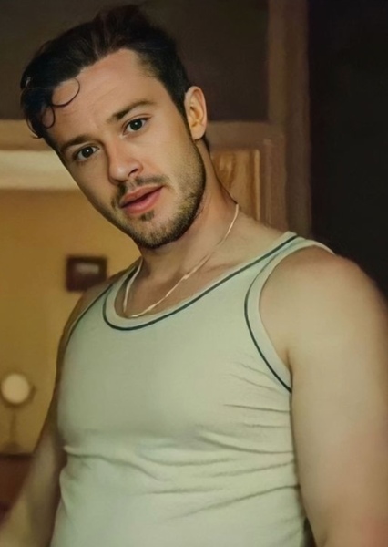 Joseph Quinn photo