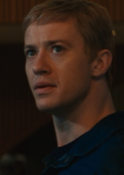 Joseph Quinn photo