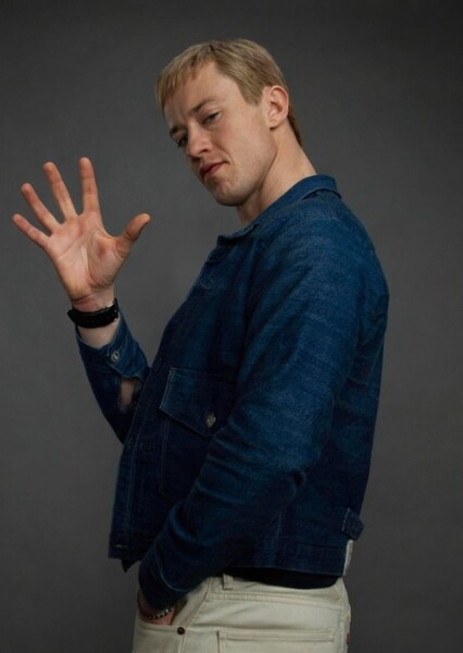 Joseph Quinn photo