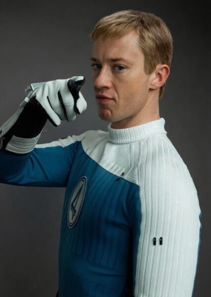Joseph Quinn photo
