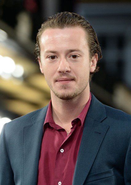 Joseph Quinn photo