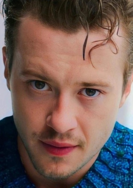 Joseph Quinn photo