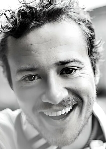 Joseph Quinn photo