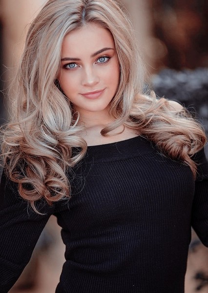Josephine Langford photo