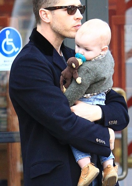 Josh Dallas photo