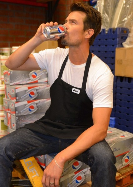 Josh Duhamel photo