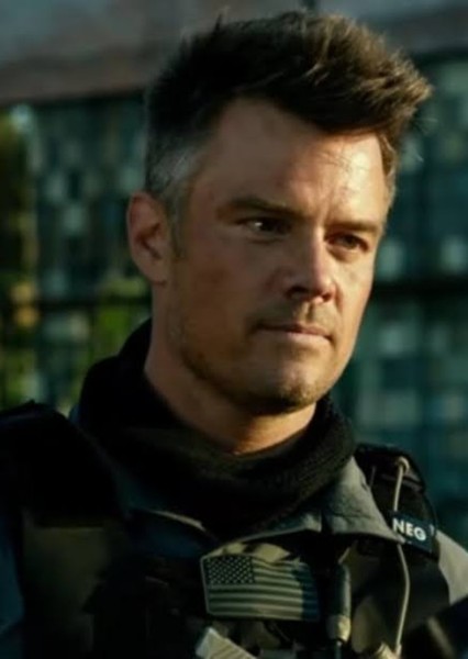 Josh Duhamel photo