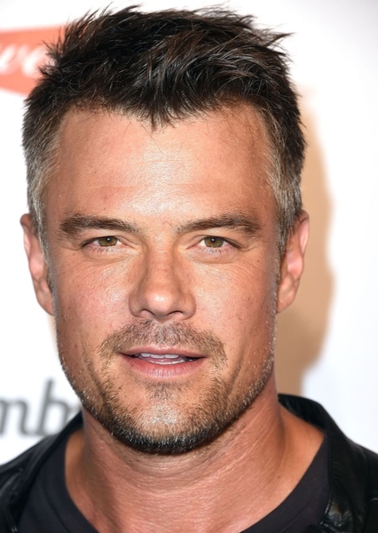 Josh Duhamel photo