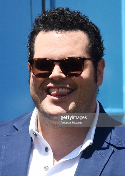 Josh Gad photo