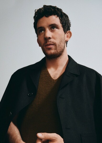 Josh O'Connor photo