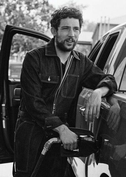 Josh O'Connor photo