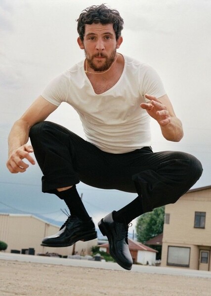 Josh O'Connor photo
