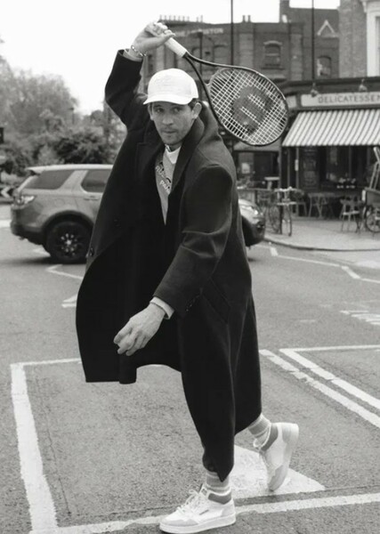 Josh O'Connor photo