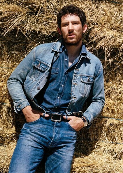 Josh O'Connor photo