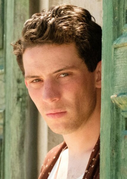 Josh O'Connor photo
