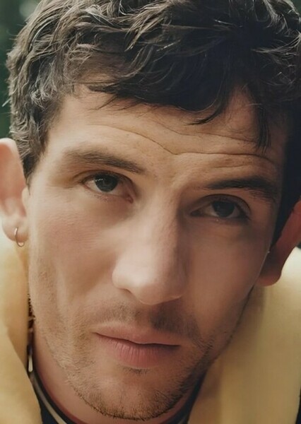 Josh O'Connor photo