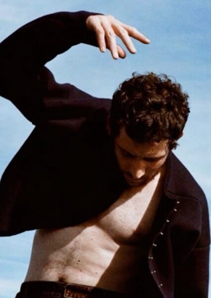 Josh O'Connor photo