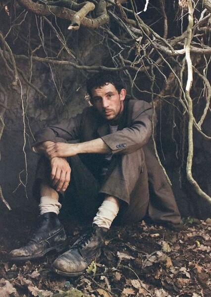 Josh O'Connor photo