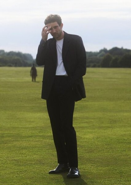 Josh O'Connor photo