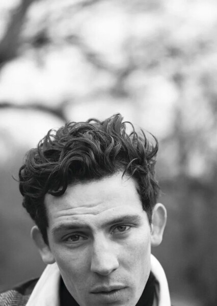 Josh O'Connor photo