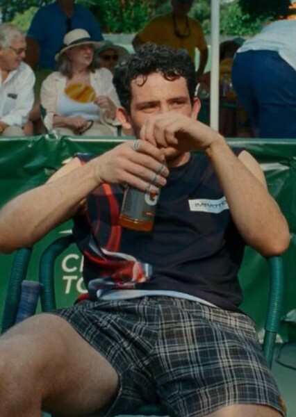 Josh O'Connor photo