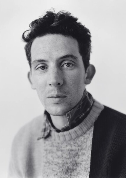 Josh O'Connor photo