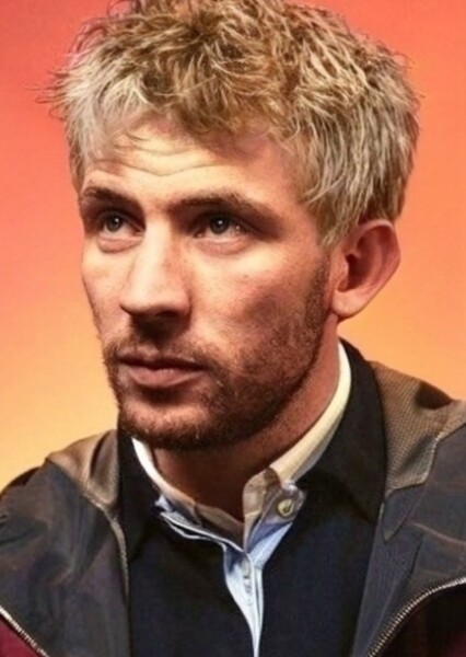Josh O'Connor photo