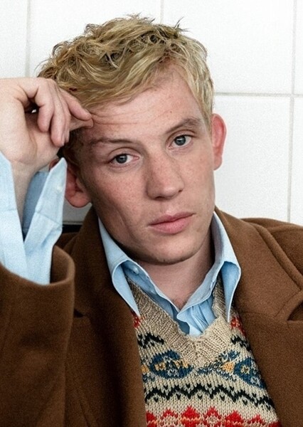 Josh O'Connor photo