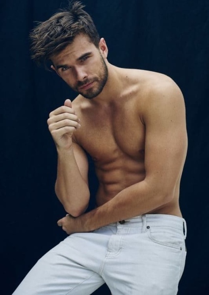 Josh Swickard photo