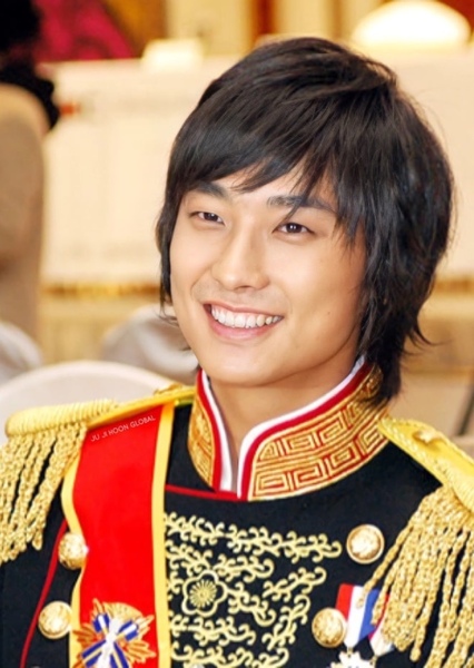 Ju Ji-hoon photo