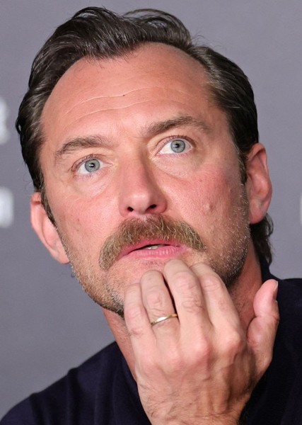 Jude Law photo