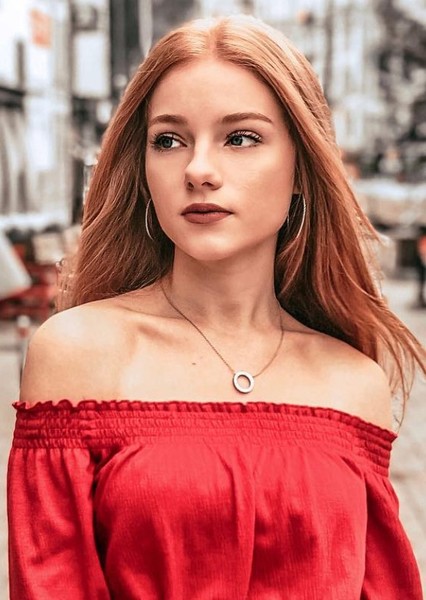 Julia Adamenko photo