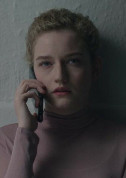 Julia Garner
