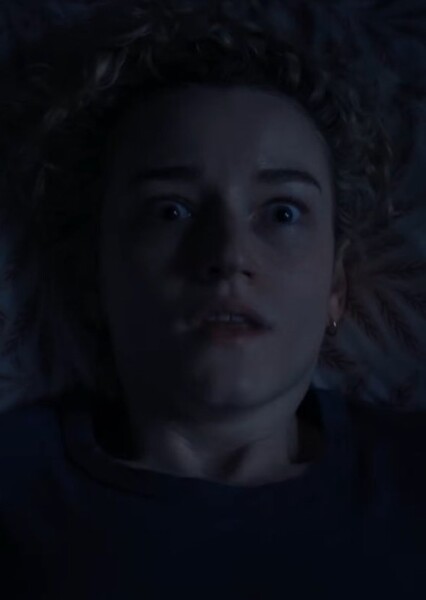 Julia Garner photo