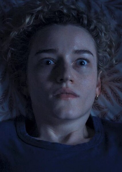 Julia Garner photo