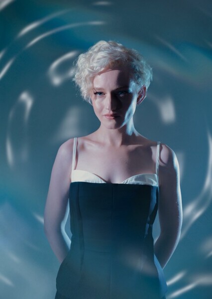 Julia Garner photo