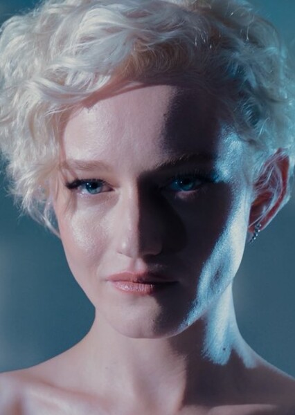 Julia Garner
