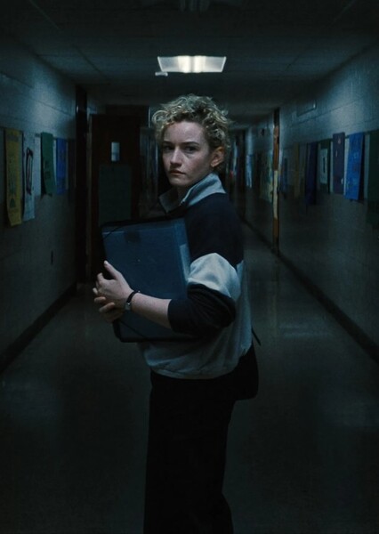 Julia Garner photo