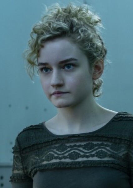 Julia Garner photo