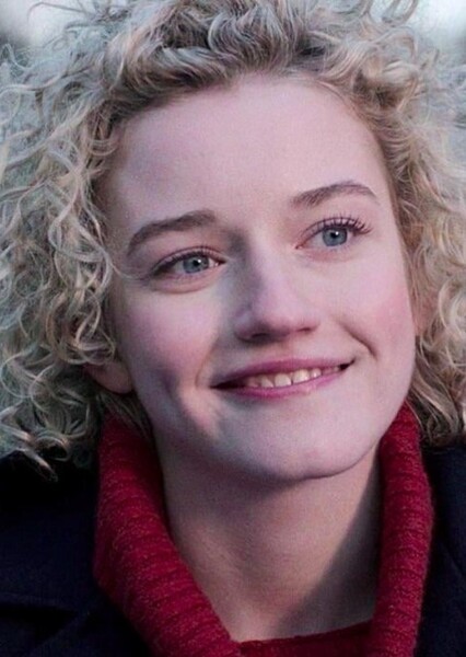 Julia Garner photo
