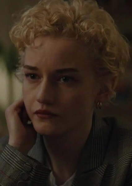 Julia Garner